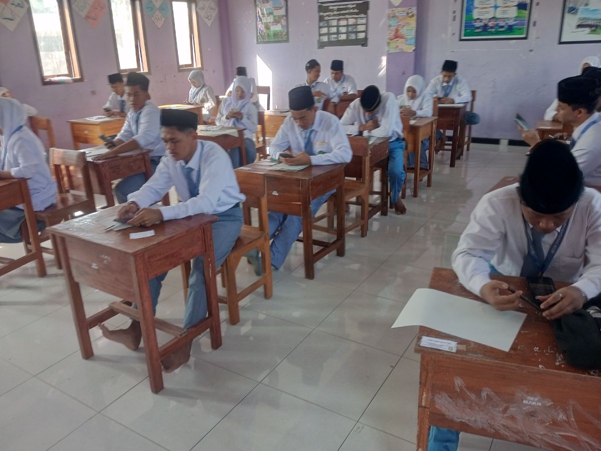 Era Digital di Madrasah: ASAT Berbasis Smartphone Resmi Digelar di MA Khomsani Nur Klanting